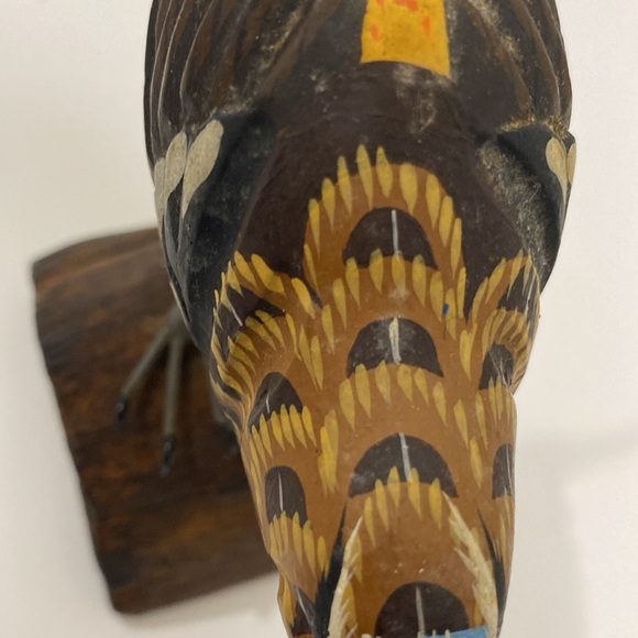 Vintage Wood Hand Carved / Hand Painted Detailed Bird Folk Art Figure - Picture 10 of 10